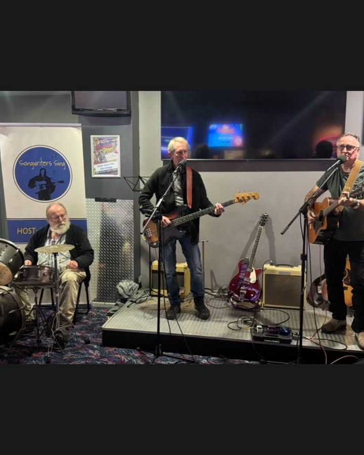 Featured image for “Lo Vegas Shine at Wednesday Songwriters Sing Session”